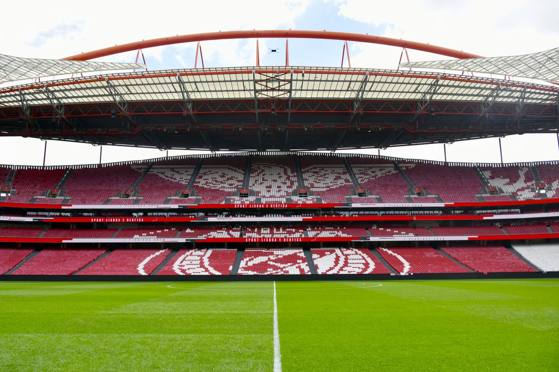 Wide-angle view of Estádio da Luz, showing empty stands and manicured field.